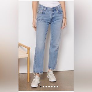 Agolde Kye Mid rise straight Jean NWT. Color is light wash called Forseen